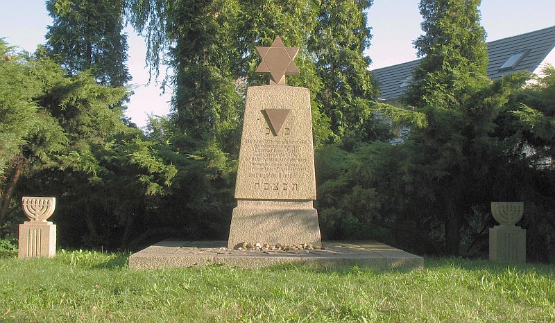 Datei:Juedischer Friedhof Gedenkstein KZ BiesnitzerGrund.jpg